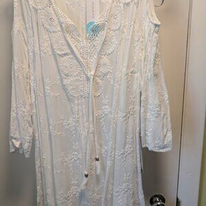 New White bare shoulder shirt